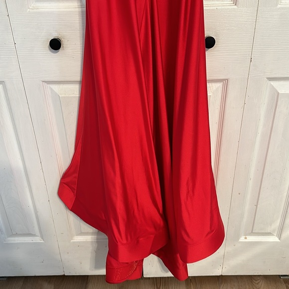 Red gown - Picture 4 of 5